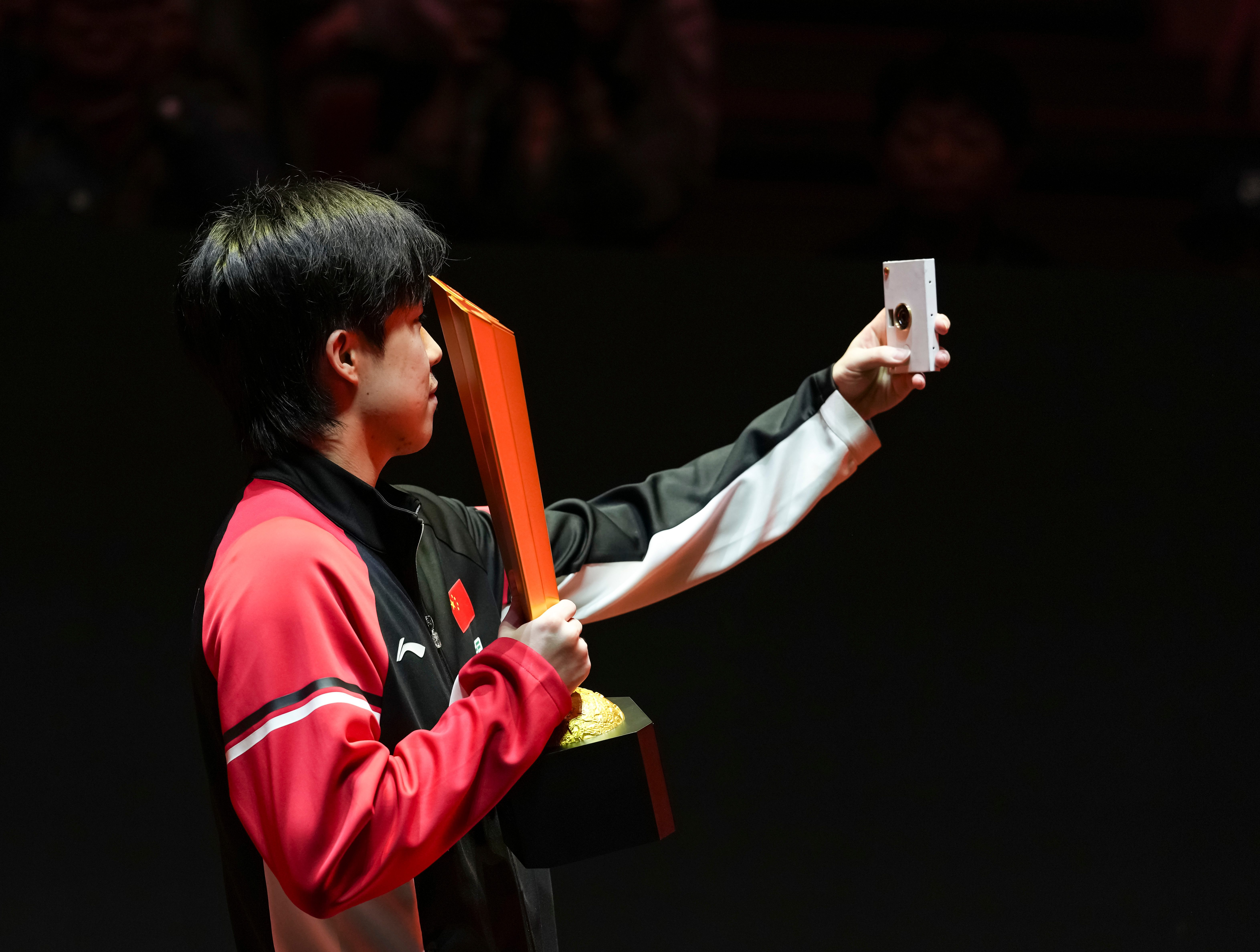 重磅：王楚钦连办7站大赛(王楚钦登顶世界第一比赛成绩)|